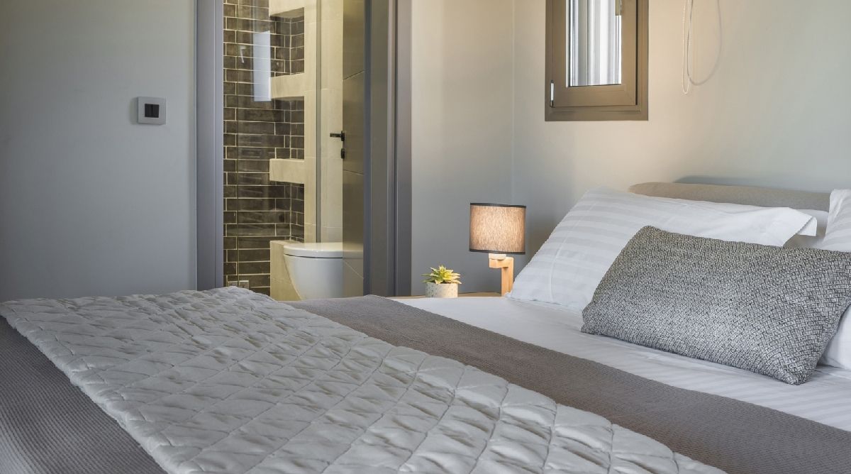 06-21_master_bedroom.jpg
